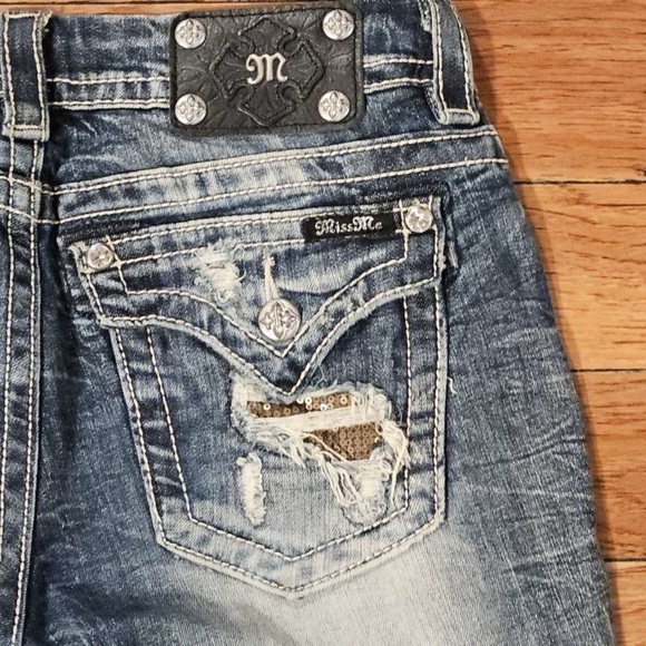 Miss Me Gold Embellished Skinny Style NO:JE8039CKR Size 28 - Picture 4 of 15